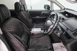Минивэн Toyota Voxy 2010 года, 1349000 рублей, Красноярск