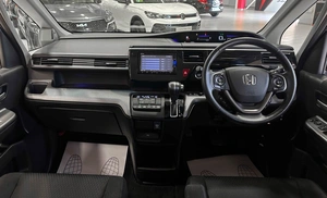 Минивэн Honda Stepwgn Spada 2017 года, 1897000 рублей, Красноярск