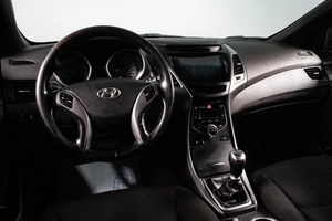 Седан Hyundai Elantra 2014 года, 979000 рублей, Сургут