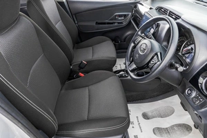Хетчбэк Toyota Vitz 2019 года, 1489000 рублей, Барнаул