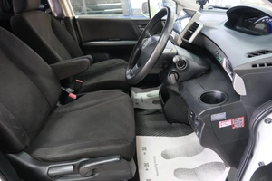 Минивэн Honda Freed 2014 года, 1299000 рублей, Омск