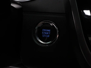 Седан Toyota Camry 2019 года, 2599000 рублей, Красный Пахарь