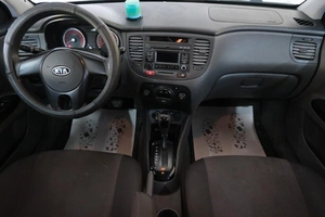 Седан Kia Rio 2011 года, 719000 рублей, Омск