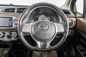 Хетчбэк Toyota Vitz 2012 года, 849000 рублей, Барнаул