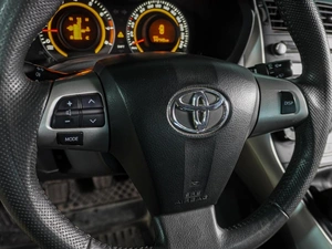 Хетчбэк Toyota Auris 2012 года, 949000 рублей, Воронеж