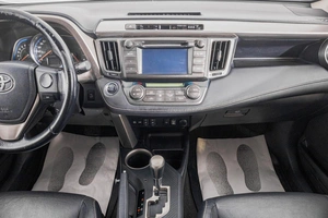 Внедорожник Toyota RAV4 2015 года, 2399000 рублей, Барнаул