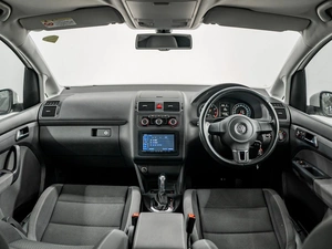 Минивэн Volkswagen Touran 2012 года, 1000000 рублей, Красноярск