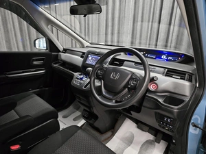 Минивэн Honda Freed 2017 года, 1550000 рублей, Красноярск