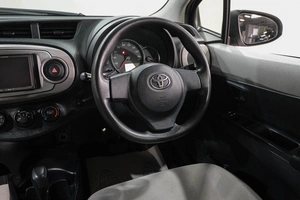 Хетчбэк Toyota Vitz 2013 года, 699000 рублей, Новокузнецк