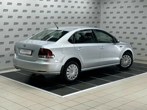 Седан Volkswagen Polo 2016 года, 1130000 рублей, Красноярск