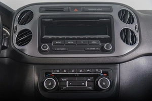 Внедорожник Volkswagen Tiguan 2013 года, 1259000 рублей, Томск