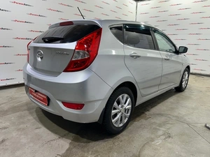 Хетчбэк Hyundai Solaris 2013 года, 865000 рублей, Красноярск