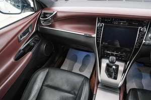 Внедорожник Toyota Harrier 2018 года, 3899000 рублей, Красноярск