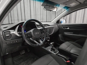 Седан Kia Rio 2020 года, 995000 рублей, Красноярск