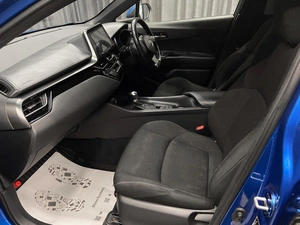 Внедорожник Toyota C-HR 2017 года, 1720000 рублей, Красноярск
