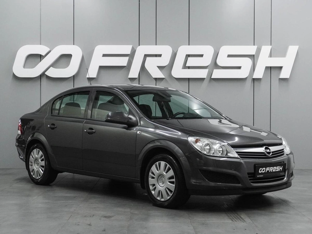 Седан Opel Astra 2011 года, 1155000 рублей, Воронеж