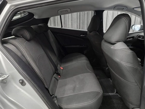 Лифтбек Toyota Prius 2018 года, 1750000 рублей, Красноярск