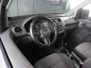 Фургон Volkswagen Caddy 2012 года, 1060000 рублей, Красный Пахарь