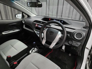 Хетчбэк Toyota Aqua 2014 года, 900000 рублей, Красноярск