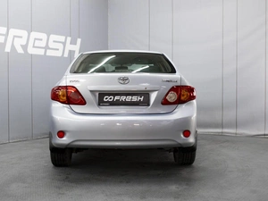 Седан Toyota Corolla 2006 года, 699000 рублей, Омск