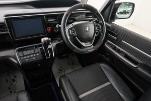 Минивэн Honda Stepwgn 2017 года, 2149000 рублей, Красноярск