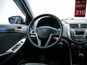 Седан Hyundai Solaris 2015 года, 915000 рублей, Красноярск