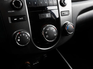 Седан Kia Cerato 2010 года, 719000 рублей, Тюмень