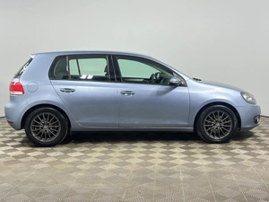 Хетчбэк Volkswagen Golf 2011 года, 749900 рублей, Казань