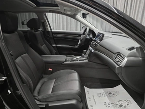 Седан Honda Accord 2017 года, 2380000 рублей, Красноярск