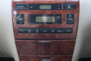 Седан Toyota Corolla 2000 года, 579000 рублей, Омск