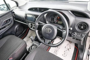 Хетчбэк Toyota Vitz 2018 года, 899000 рублей, Красноярск