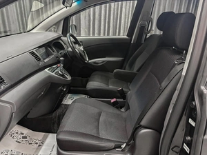 Минивэн Toyota Isis 2011 года, 1220000 рублей, Красноярск