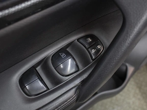 Внедорожник Nissan X-Trail 2016 года, 1960000 рублей, Омск