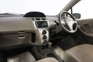 Хетчбэк Toyota Vitz 2010 года, 749000 рублей, Новосибирск
