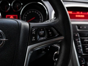 Хетчбэк Opel Astra 2011 года, 799000 рублей, Краснодар