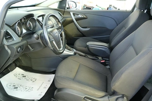 Хетчбэк Opel Astra GTC 2012 года, 799000 рублей, Омск