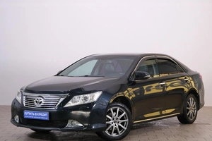 Седан Toyota Camry 2013 года, 1599000 рублей, Омск
