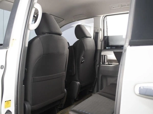 Минивэн Toyota Voxy 2010 года, 1350000 рублей, Омск