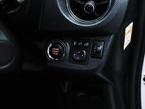 Хетчбэк Toyota Vitz 2015 года, 980000 рублей, Красноярск