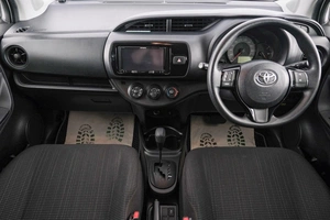 Хетчбэк Toyota Vitz 2019 года, 1119000 рублей, Красноярск