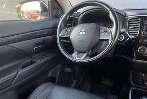 Внедорожник Mitsubishi Outlander 2017 года, 1920000 рублей, Солонцы