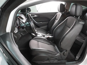 Хетчбэк Opel Astra GTC 2013 года, 949000 рублей, Воронеж