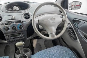 Седан Toyota Platz 2000 года, 449000 рублей, Барнаул