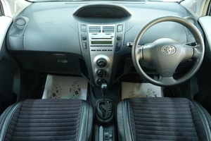 Хетчбэк Toyota Vitz 2009 года, 729000 рублей, Омск