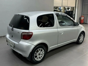Хетчбэк Toyota Vitz 2001 года, 347000 рублей, Красноярск