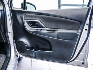 Хетчбэк Toyota Vitz 2018 года, 980000 рублей, Красноярск