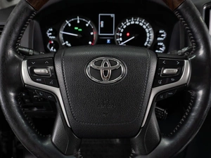 Внедорожник Toyota Land Cruiser 2018 года, 6700000 рублей, Тюмень