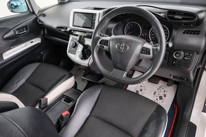 Минивэн Toyota Wish 2016 года, 1749000 рублей, Красноярск