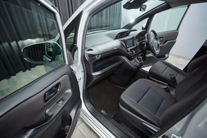 Минивэн Toyota Voxy 2017 года, 2187000 рублей, Красноярск