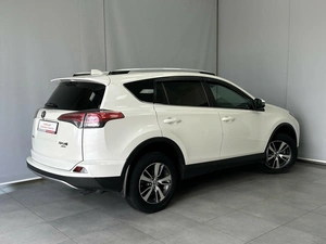 Внедорожник Toyota RAV4 2016 года, 2340000 рублей, Красноярск
